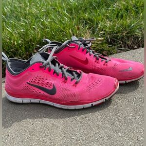 Nike Free Run 5 
Hot pink
Women’s size 10